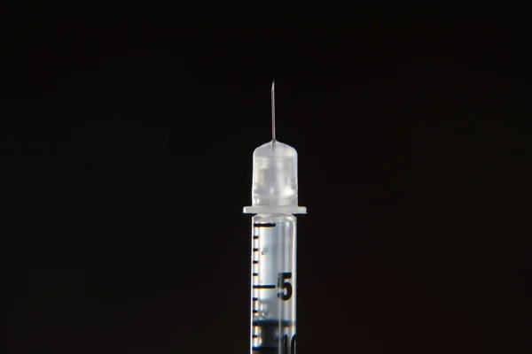 Jedno Makro Injekční Stříkačky Černém Pozadí — Stock fotografie