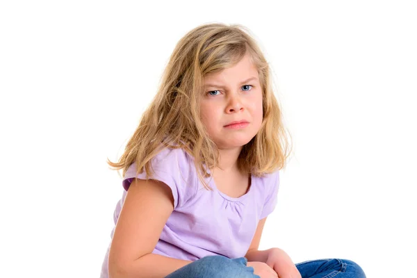 Pequeña Niña Frente Fondo Blanco Está Mal Humor — Foto de Stock