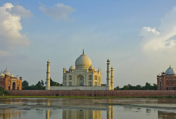 Taj Mahal Vista Das Margens Rio Yamuna — Fotografia de Stock