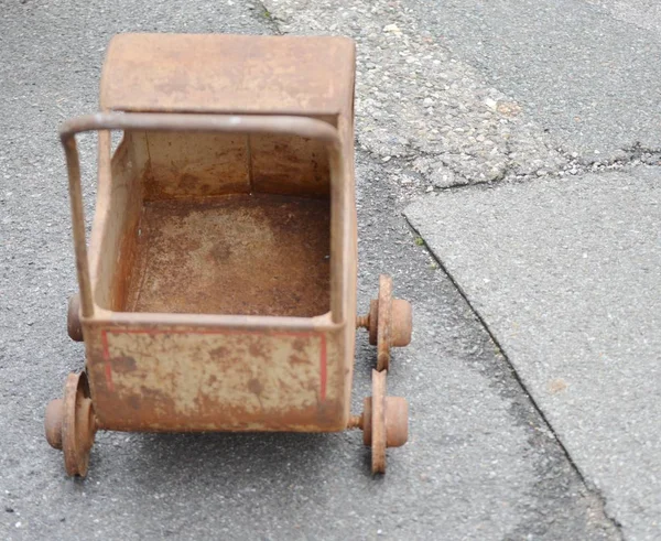 Oude Roestige Metalen Pijp Grond — Stockfoto