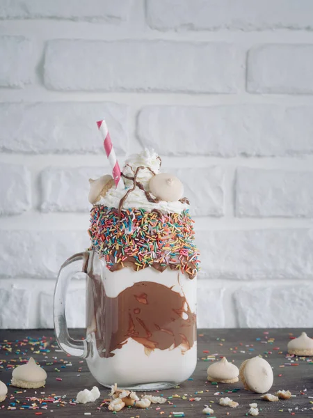 Kahverengi Masada Freakshake Mason Kavanoza Görünümünü Kapatın Korkmuş Milkshake Ile — Stok fotoğraf