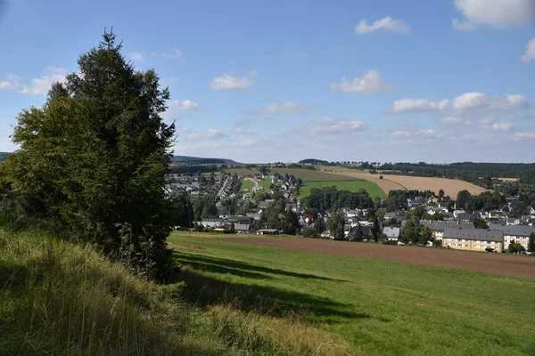 Vista Crottendorf Erzgebirge Con Nueva Zona Residencial Que Tiene Stand —  Fotos de Stock