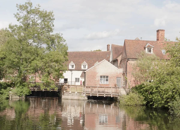 Mill House Flatford Mill Suffolk River Water Front Reflections Well — Stock Photo, Image