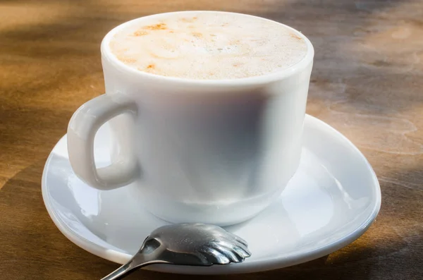 Cappuccino Caffellatte Con Schiuma Tazza Bianca Iscrizione Buongiorno Sul Tavolo — Foto Stock