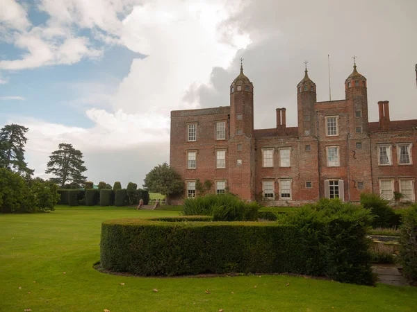 Utanför Melford Hall Lång Melford Suffolk Herrgård Herrgård Mulen Trädgård — Stockfoto