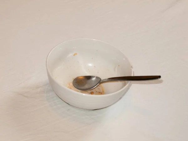 Cuenco Cereales Sucio Impuro Cama Con Fondo Blanco Escabroso — Foto de Stock