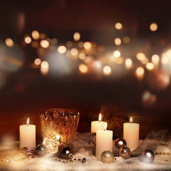 キャンドルやボケとクリスマスの装飾 — ストック写真