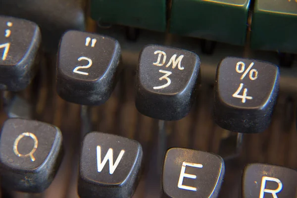 Teclado Resistido Uma Velha Máquina Escrever — Fotografia de Stock
