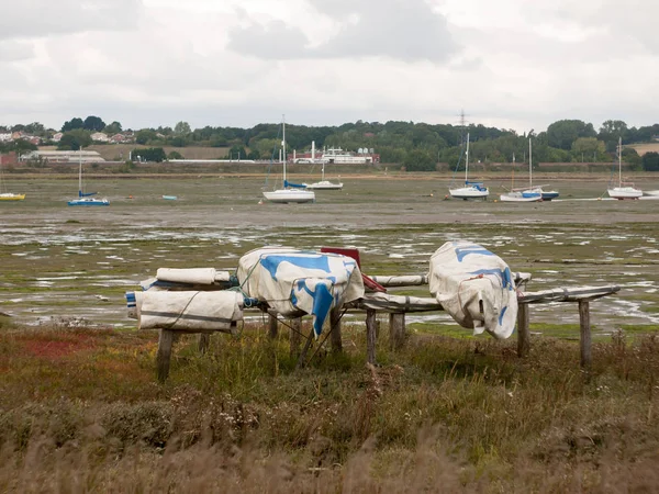 Förtöjda Upp Och Ner Båtar Kanten Manningtree Flodmynning Scen — Stockfoto