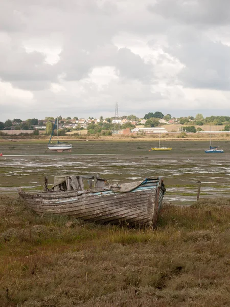 Velho Barco Madeira Ruínas Decadente Cena Estuário Abandonado — Fotografia de Stock