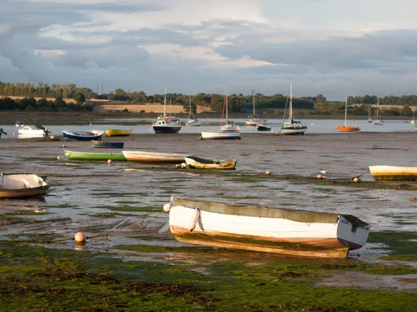 Scena Estuario Manningtree Con Barche Ormeggiate Marea Nuvole Paesaggio — Foto Stock