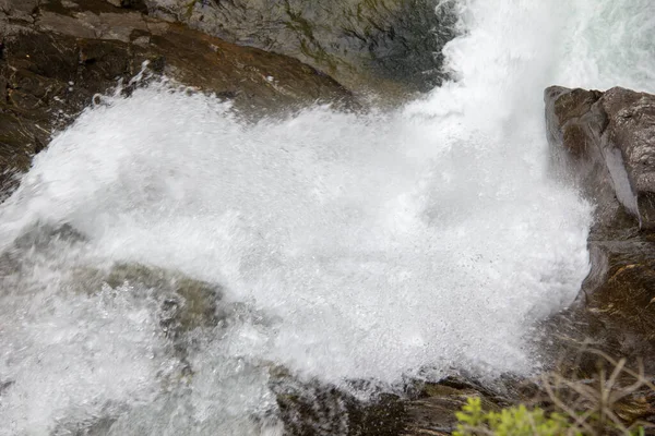 Hermosa Cascada Sobre Fondo Naturaleza — Foto de Stock