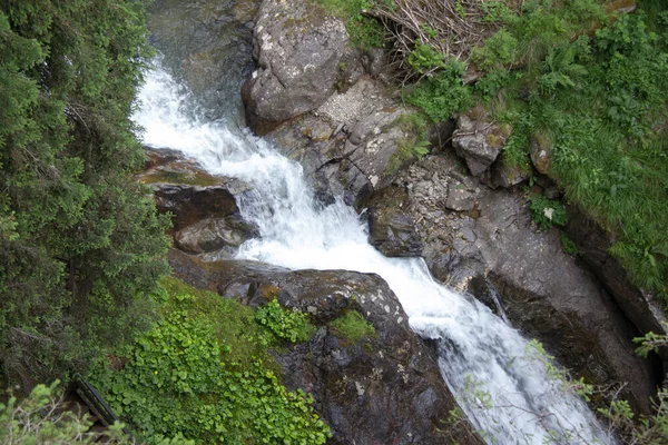 Bela Cachoeira Fundo Natureza — Fotografia de Stock