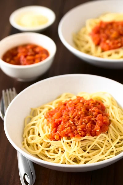 Spaghetti Marinara Italiana Tradicional Cuencas Con Queso Rallado Salsa Tomate —  Fotos de Stock