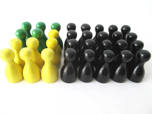 Groep Kleurrijke Schaakstukken Zwart Geïsoleerd Wit — Stockfoto