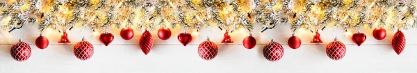 배경입니다 파노라마 크리스마스 장식으로 크리스마스 조명과 Bokeh 전나무 — 스톡 사진