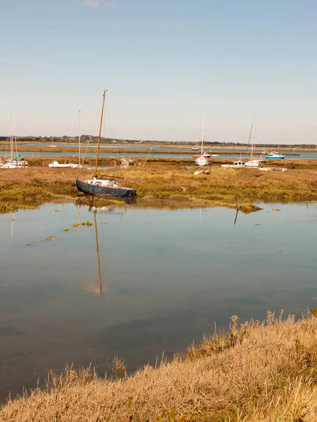 Řádek Lodě Zaparkované Ústí Řeky Tollesbury Maldon Essex — Stock fotografie