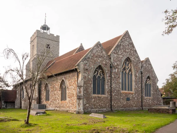 Wivenhoe Kristen Kyrka Full Utsikt Utanför Gamla Stenfönster — Stockfoto