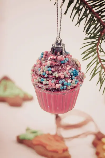 Natal Retro Árvore Cupcake Brinquedo Com Biscoitos Gengibre Retro Tonificado — Fotografia de Stock