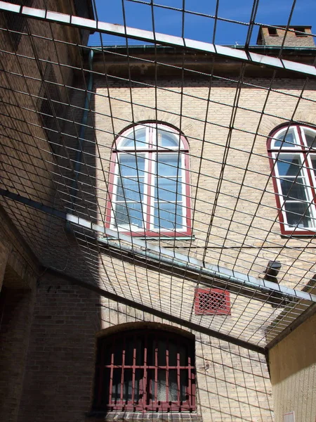 Jail Yard Metal Grid Roof Red Bars — Stock Photo, Image