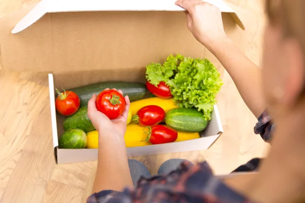 Krabice Čerstvé Ekologické Zeleniny Ovoce Dodané Domů Online Koncept Nákupních — Stock fotografie
