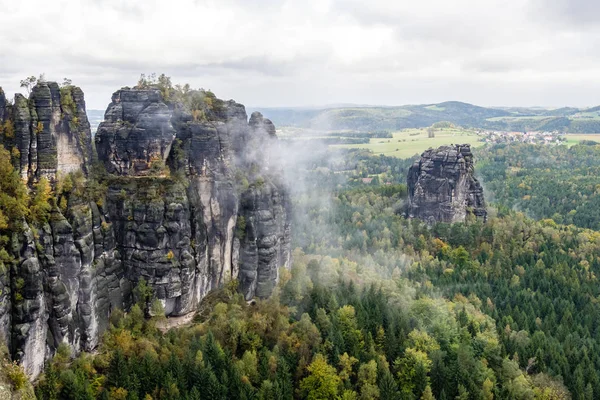 エルベ砂岩山脈地域の秋 Bad Schandau Schrammsteine — ストック写真