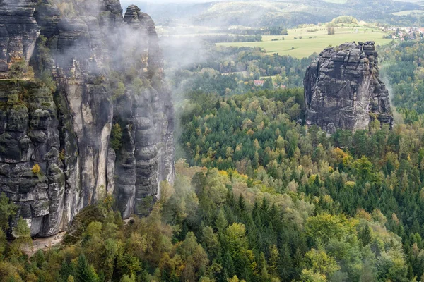 エルベ砂岩山脈地域の秋 Bad Schandau Schrammsteine — ストック写真