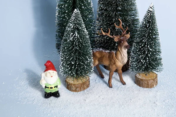 Allestimento Abeti Artificiali Completi Come Piccolo Albero Della Foresta Innevato — Foto Stock