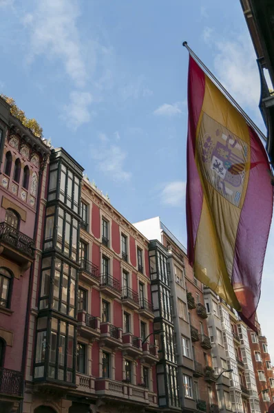 Бильбао Архитектуры Флага Розовые Красные Здания — стоковое фото
