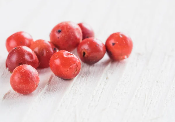 Heap Dried Pink Pepper Berries White Wooden Table Close View — Stock Photo, Image