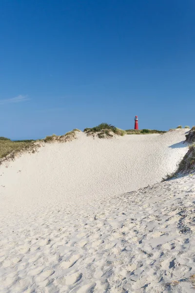 Piros Világítótorony Schiermonnikoog Szigeten — Stock Fotó