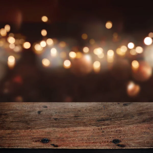 Festlicher Hintergrund Mit Bokeh Effekten Und Holztisch Als Weihnachtsdekoration — Stockfoto