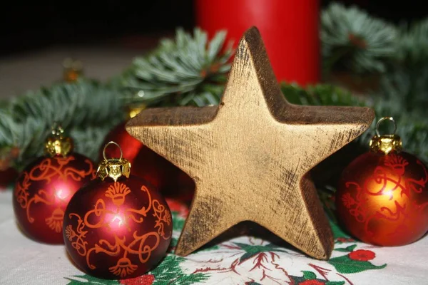 Decoración Navidad Estrella Dorada Bolas Navidad Rojas — Foto de Stock