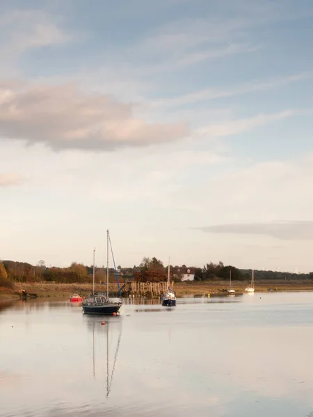 Boten Haven Masten Landschap Rivier Meer Water Oppervlak Helder — Stockfoto