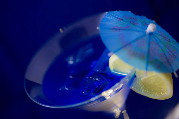 Niebieski Drink Koktajlowy Szklance — Zdjęcie stockowe