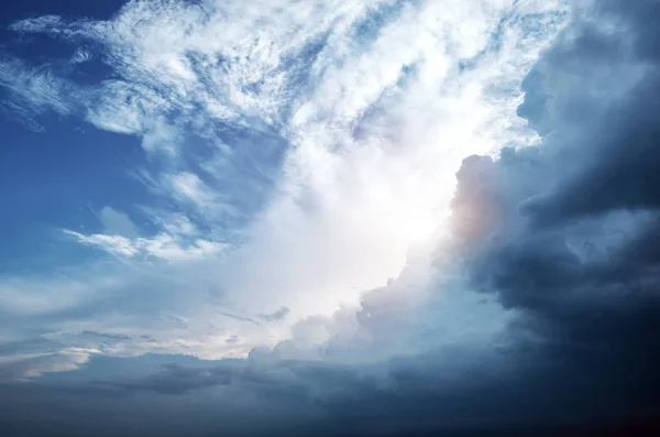 허리케인 하늘은 날씨를 폭풍처럼 몰아쳤습니다 구름의 — 스톡 사진