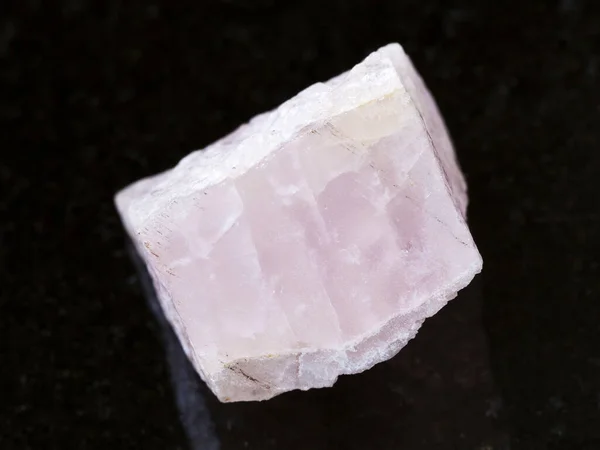 Macro Shooting Natural Mineral Rock Specimen Crystal Morganite Рожевий Берил — стокове фото