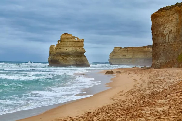Zandstrand Met Grote Golven Twaalf Apostelen Great Ocean Road Australië — Stockfoto