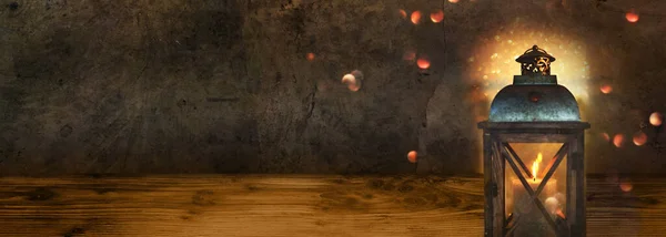Тёмно Бетонная Стена Горящий Фонарь Деревянном Полу Боке Украшения Рождества — стоковое фото