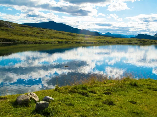 Atemberaubende Landschaft Von See Und Bergen Aus Norwegen — Stockfoto