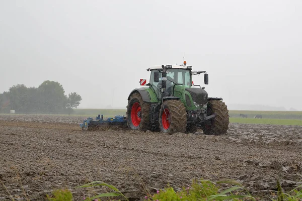 Tractor Harrowing Heavy Rain — Stock Photo, Image