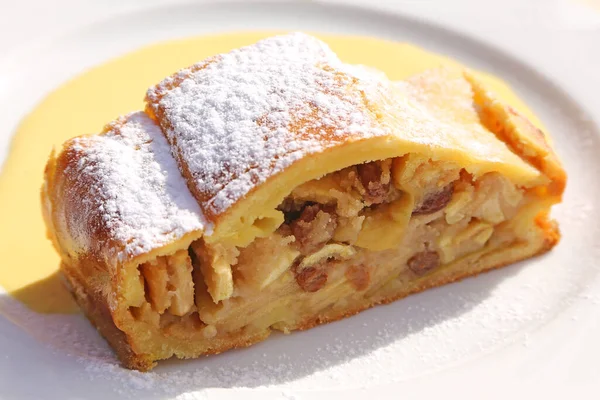 Apfelstrudel Aus Südtirol — Stockfoto