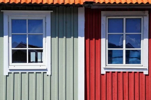 Casas Madeira Vermelha Branca Fachada Uma Casa — Fotografia de Stock