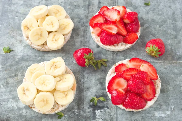 Rice cakes with fresh strawberry and banana slices