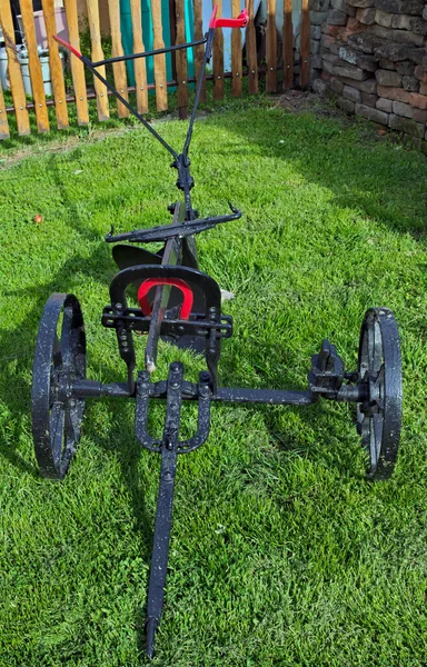 Oude Gerestaureerde Landbouwmachines Kar — Stockfoto