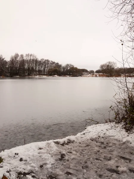 Congelado Sobre Inverno Água Superfície Lago Dezembro País Fora Paisagem — Fotografia de Stock
