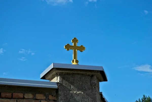 Крест Заборе Монастыря Небо Заднем Плане — стоковое фото