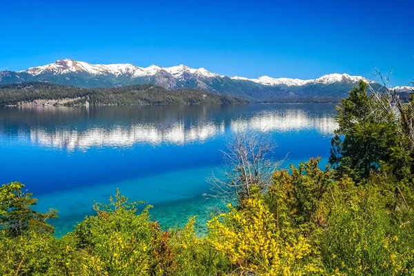 美丽的湖泊 在阿根廷的巴里洛切附近的阿根廷湖区 — 图库照片