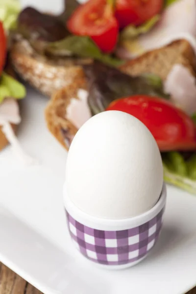 Gotowane Jajko Śniadanie Chlebem — Zdjęcie stockowe