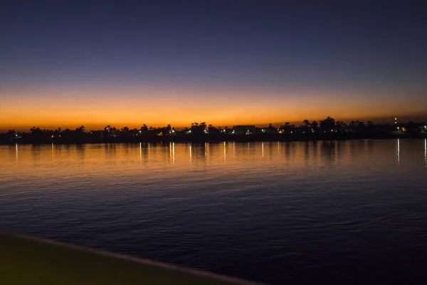 Mısır Batı Lüks Teb Nil Kıyısında Günbatımı — Stok fotoğraf